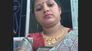 Seductive Bengali beauty indulges in sensual self-pleasure