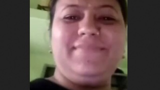 Bhabi's ample bosom on display in steamy video