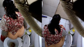 Indian aunt's butt caught in restroom video