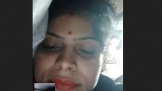 Desi bhabhi flaunts her assets on video call