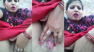 Aroused Indian woman reveals her intimate desires