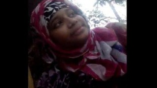 Indian girl with large breasts gets oral pleasure from her boyfriend in a video