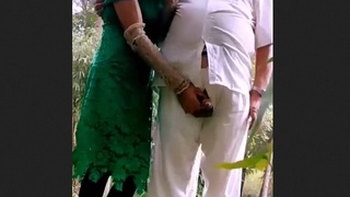 Teen's outdoor handjob