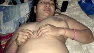 Desi aunt gives oral pleasure to her spouse