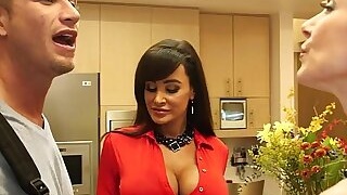 Busty babes Kendra Lust and Lisa Ann fuck in threesome