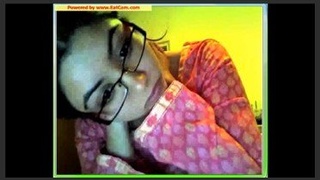Pakistani beauty Ghazal's sensual webcam performance