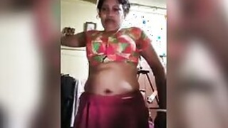 Bengali Desi XXX in sari striptease nude show