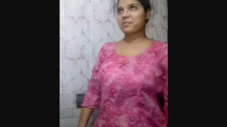 Indian housewife bhabhi exposes her intimate parts in the restroom