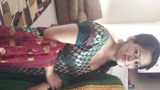 Indian girl's steamy webcam performance in high-definition images