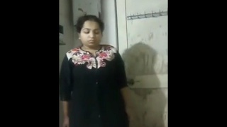 A lovely Indian homemaker showcases her figure in this recording