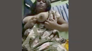 Indian wife reveals her breasts and intimate parts in videos