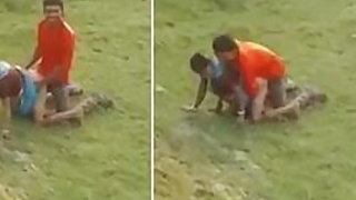 Shocking XXX video! Sexy Desi aunt of each other with lovers in the open air