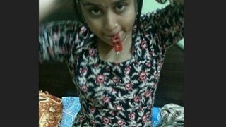 Married woman flaunts her oral expertise in explicit display