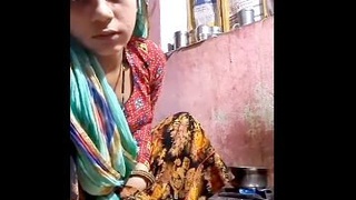 Sensual sister from Indian village flaunts voluptuous buttocks