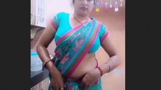 Experience the passion of Tango with Manju Queens in this live video