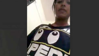 Indian beauty indulges in sensual self-pleasure