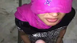 Indian housewife from Gujarat gives oral pleasure