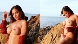 Ashvitas's intimate photoshoot: A sensual pussy rub