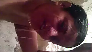 Desi bhabhi makes a video for bathing