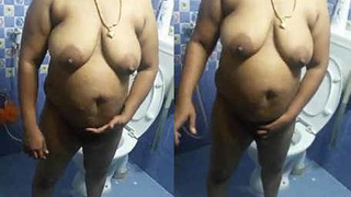 Aunty from Chennai bares all while bathing in sensual video