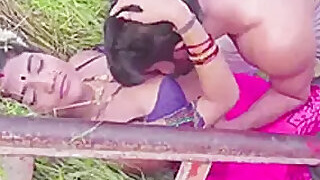 The horny and sexy Bhabhi has risky sex outdoors