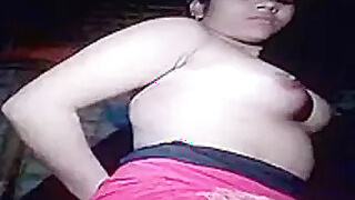 Desi Bhabi Shows Her Lover Her Hot Ass