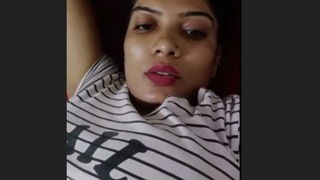 Sexy Desi bhabi shows off her nice breasts in a live performance