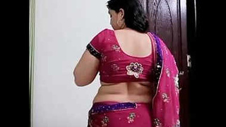 Cheerful Delhi housewife Ishita Kumari reveals her navel