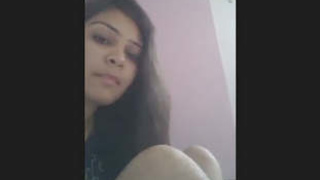 Indian woman displays her intimate parts in a sensual recording