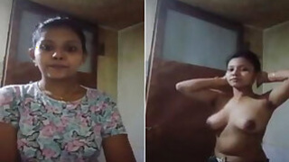 Desi Girl Shows Her Bathing