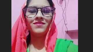 Indian bhabi indulges in self-pleasure by fingering her intimate area