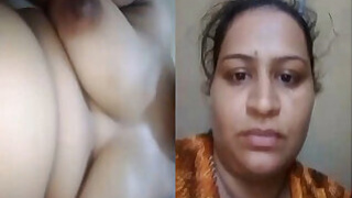 Horny Desi Bhabhi Shows Tits and Pussy