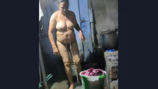 Indian bhabi takes a bath in this video