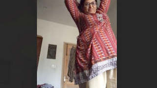 Indian wife films herself naked