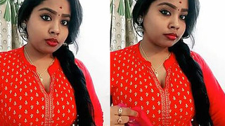 Indian busty Sridevi Thyagarajan teases with cleavage