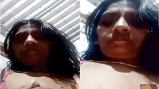 Desi Bhabhi Shows Tits On VK