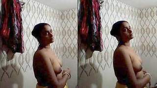 Indian spouse's secretly recorded nude bathing session for paramour