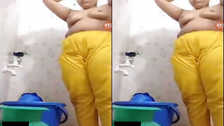 Sexy Desi Girl shows her tits part 2