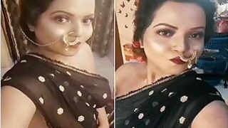 Sexy Indian Girl Shows Tits Visible in Sari