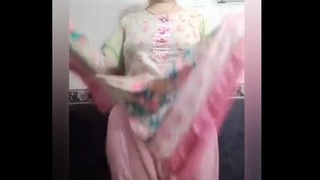 Sultry aunt from Pakistan reveals her dress